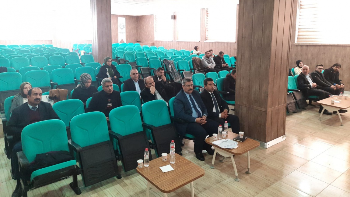 Bitlis İli Hedef YKS 2022 Proje Koordinatörleri Bilgi ve Tecrübe Paylaşımı Toplantısı Yapıldı
